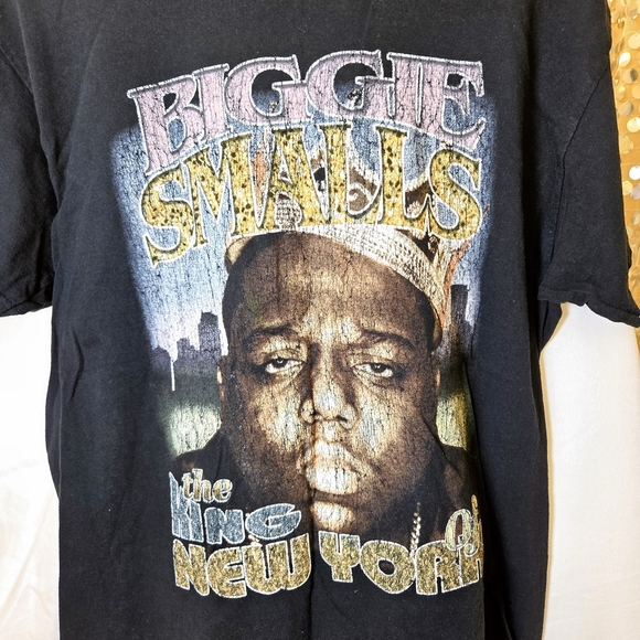 Gold and Black Short Sleeve Tee with Urban Art Flair - Picture 1 of 3